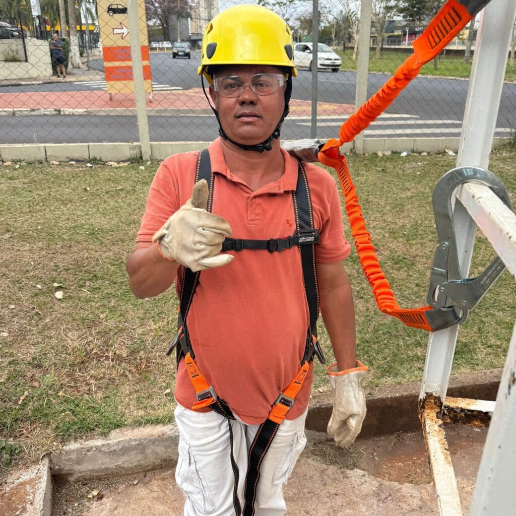 Trabalho em altura realizado pela Safety Rescue