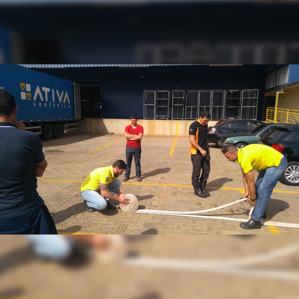 Brigada de incêndio realizado pela Safety Rescue