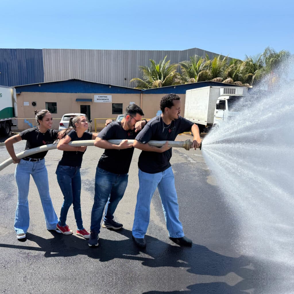 Brigada de incêndio realizado pela Safety Rescue