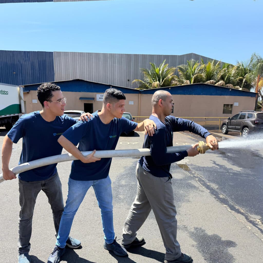 Brigada de incêndio realizado pela Safety Rescue