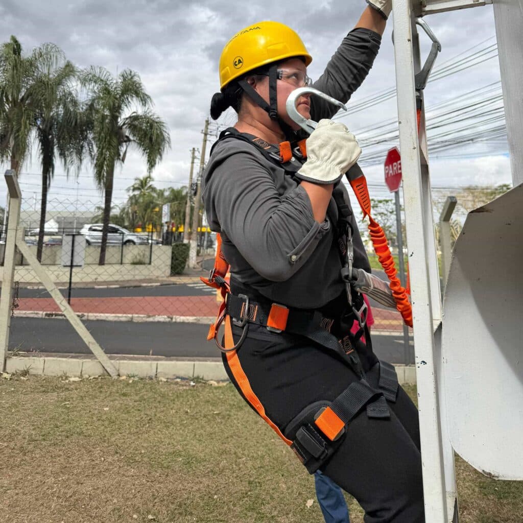 Trabalho em altura realizado pela Safety Rescue