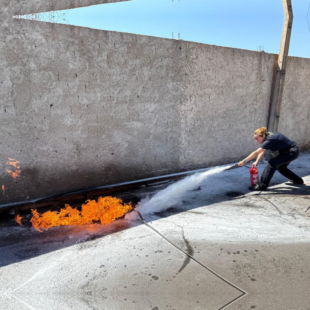 Uso de extintores realizado pela Safety Rescue