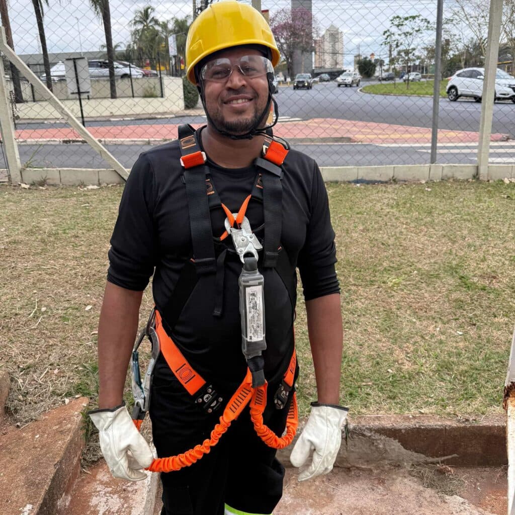 Trabalho em altura realizado pela Safety Rescue