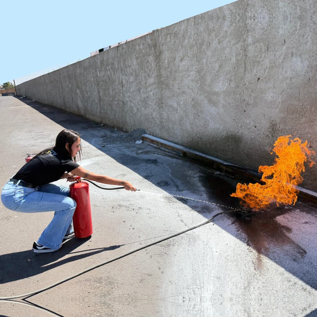 Uso de extintores realizado pela Safety Rescue