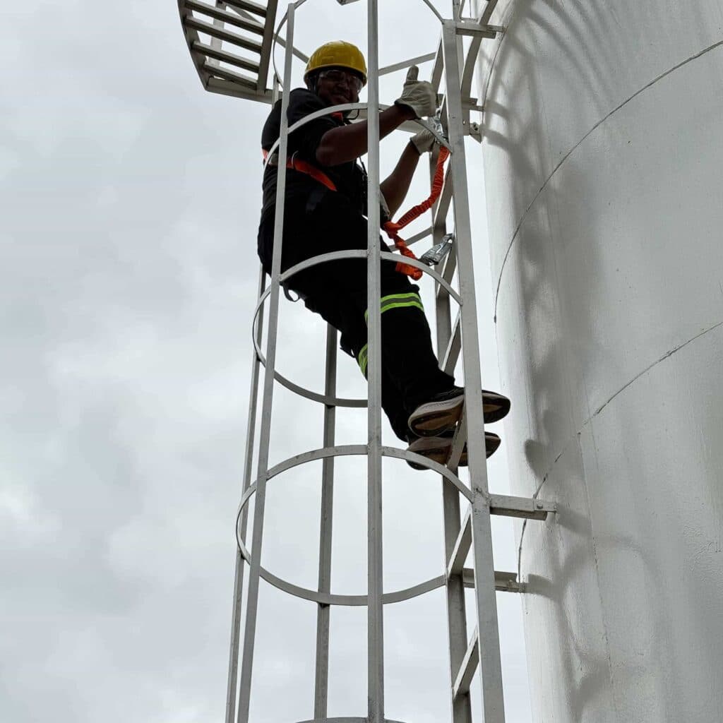 Trabalho em altura realizado pela Safety Rescue